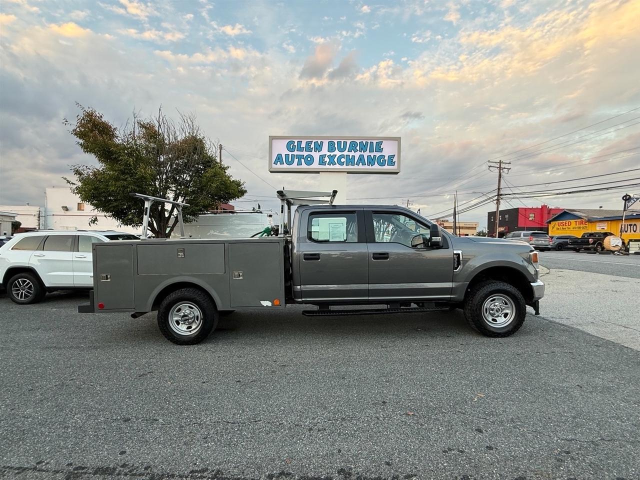 Ford Super Duty F-350 SRW Lariat 4WD Crew Cab 179" WB 60" CA 2022