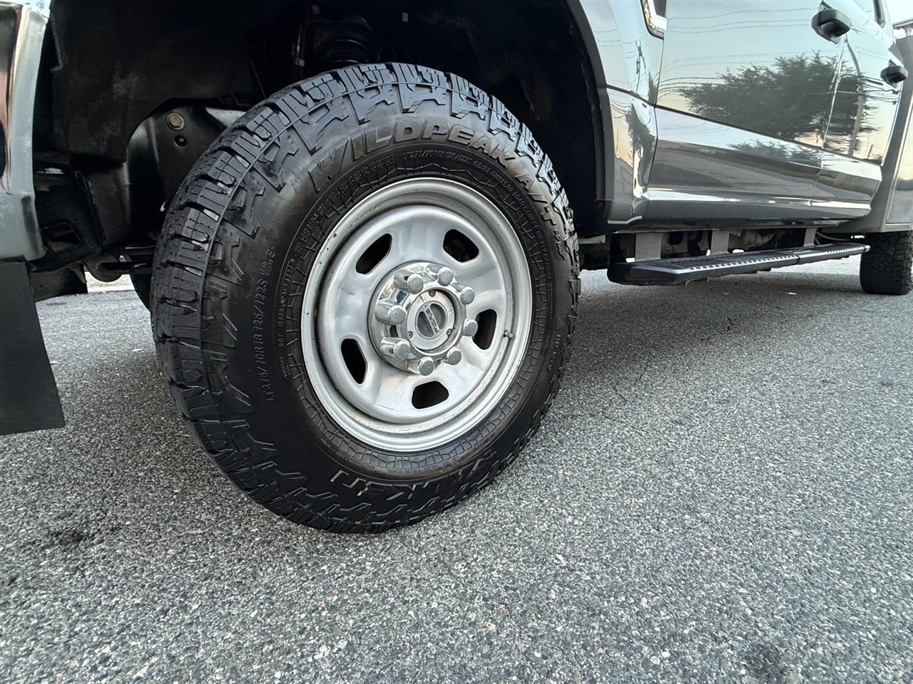 Ford Super Duty F-350 SRW Lariat 4WD Crew Cab 179" WB 60" CA 2022