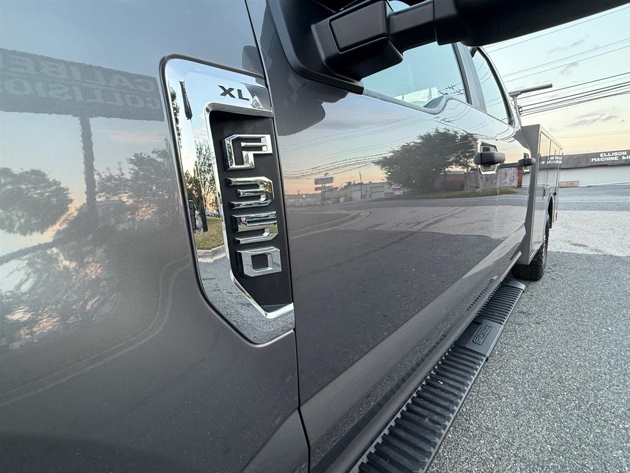 Ford Super Duty F-350 SRW Lariat 4WD Crew Cab 179" WB 60" CA 2022