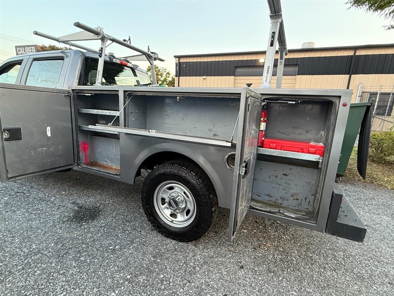 Ford Super Duty F-350 SRW Lariat 4WD Crew Cab 179" WB 60" CA 2022