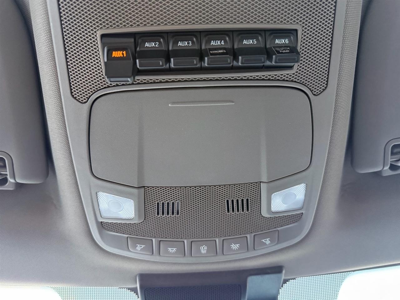 Ford Super Duty F-350 SRW Lariat 4WD Crew Cab 179" WB 60" CA 2022