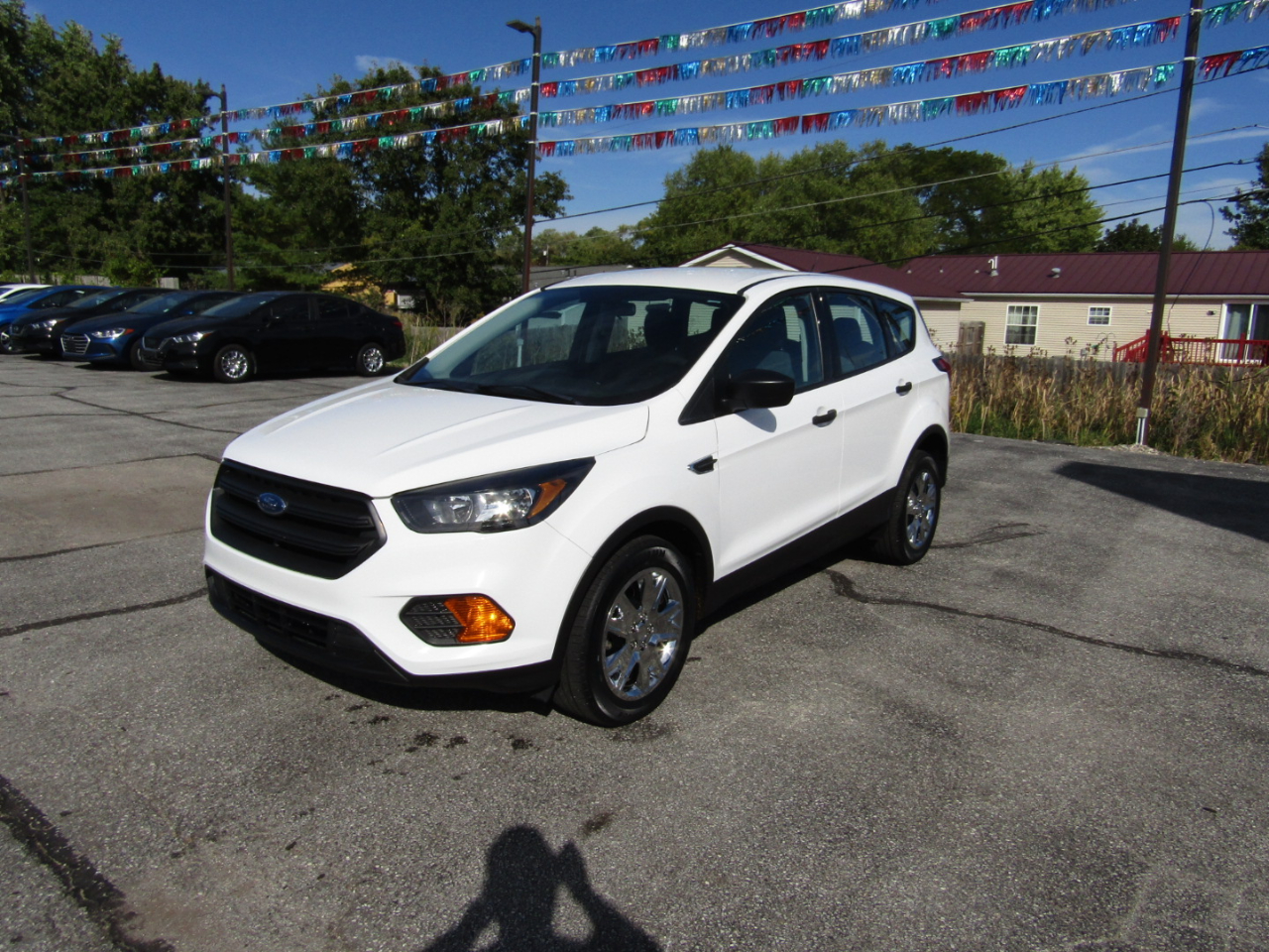 2019 Ford Escape S photo 2