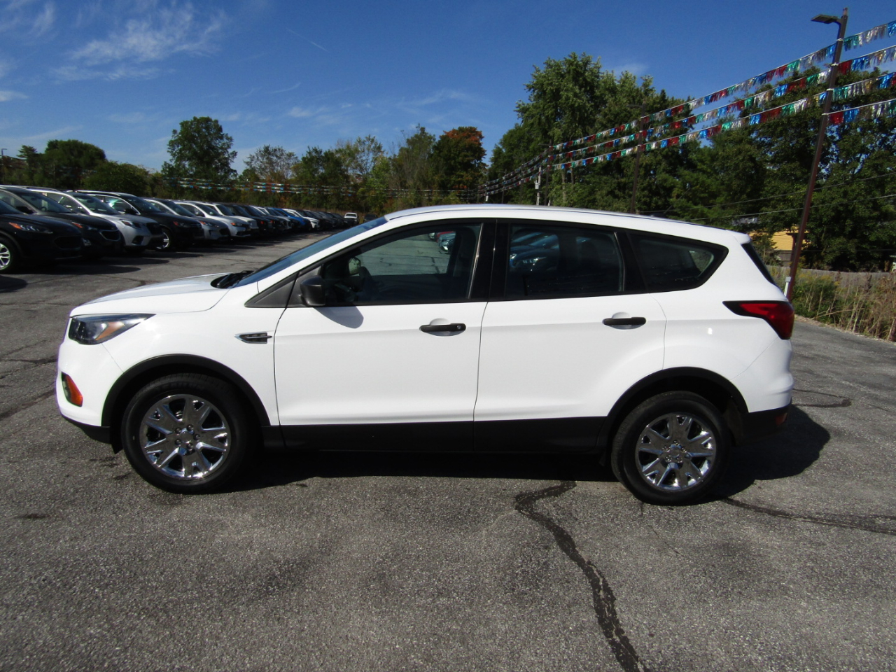 2019 Ford Escape S photo 3