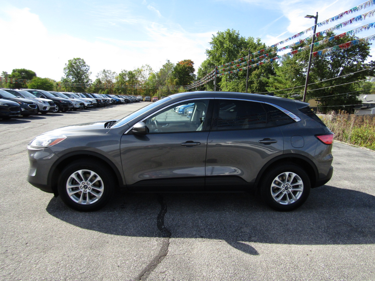 2021 Ford Escape SE photo 2