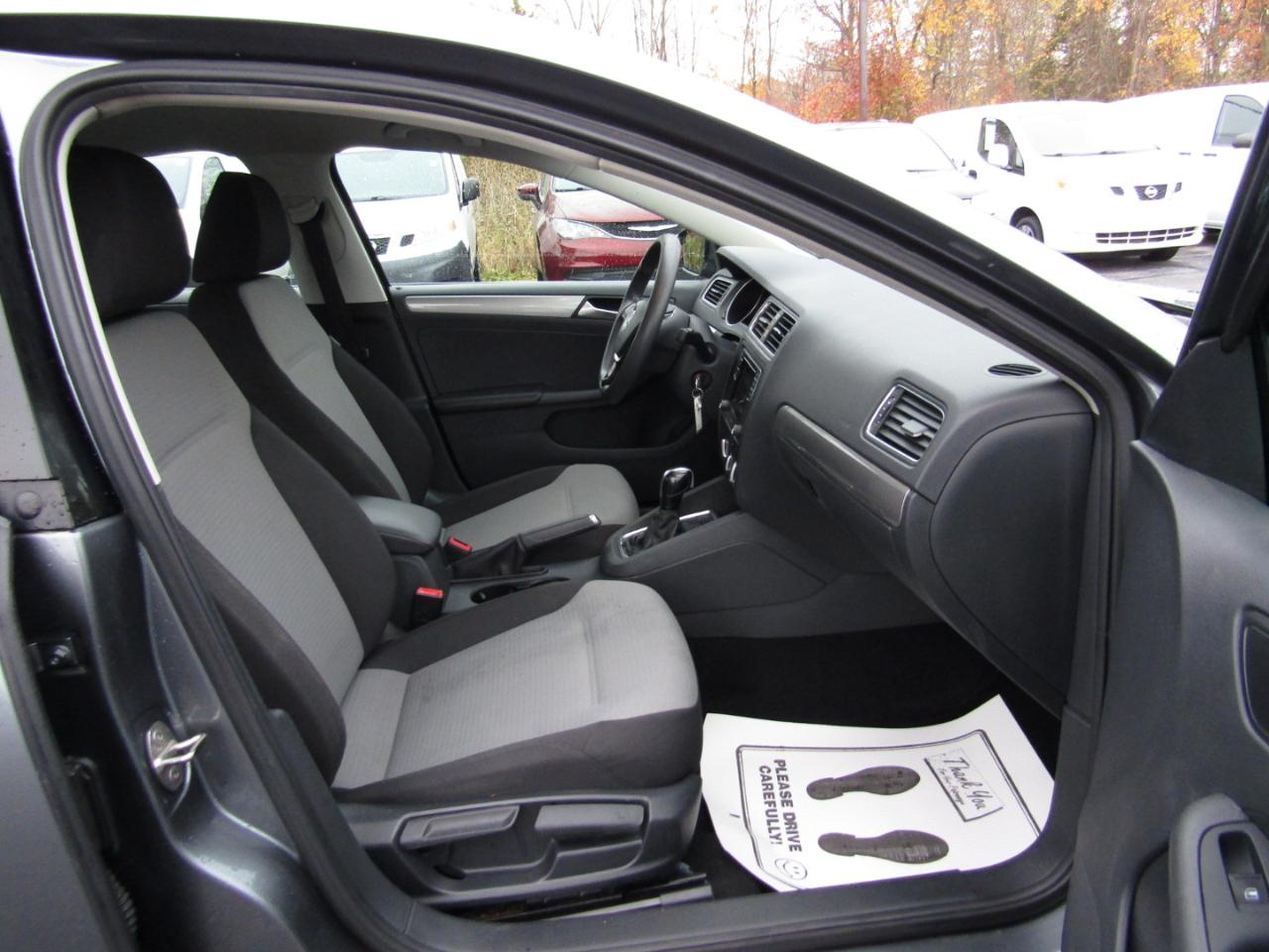 Volkswagen Jetta  2017