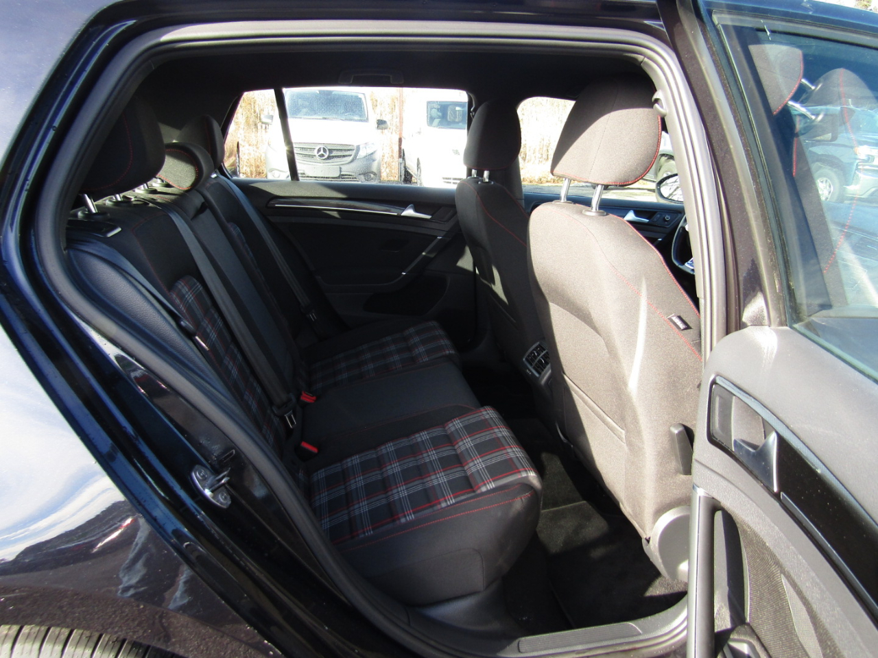 Volkswagen Golf  2016