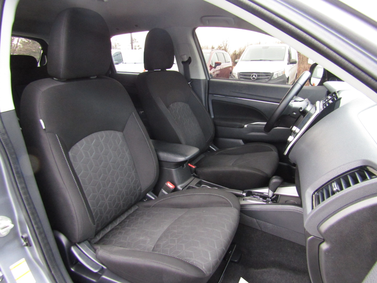 Mitsubishi Outlander Sport  2020