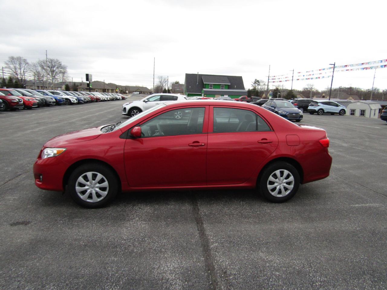 Toyota Corolla Base 5-Speed MT 2010