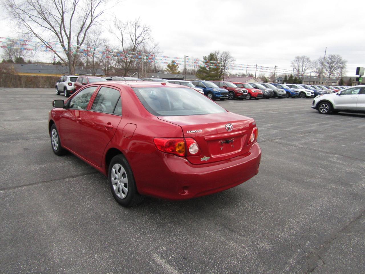 Toyota Corolla Base 5-Speed MT 2010