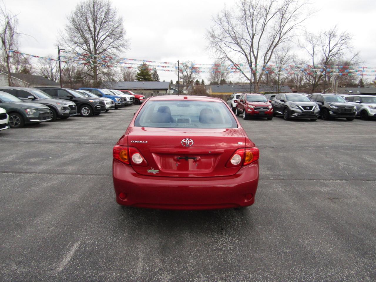 Toyota Corolla Base 5-Speed MT 2010