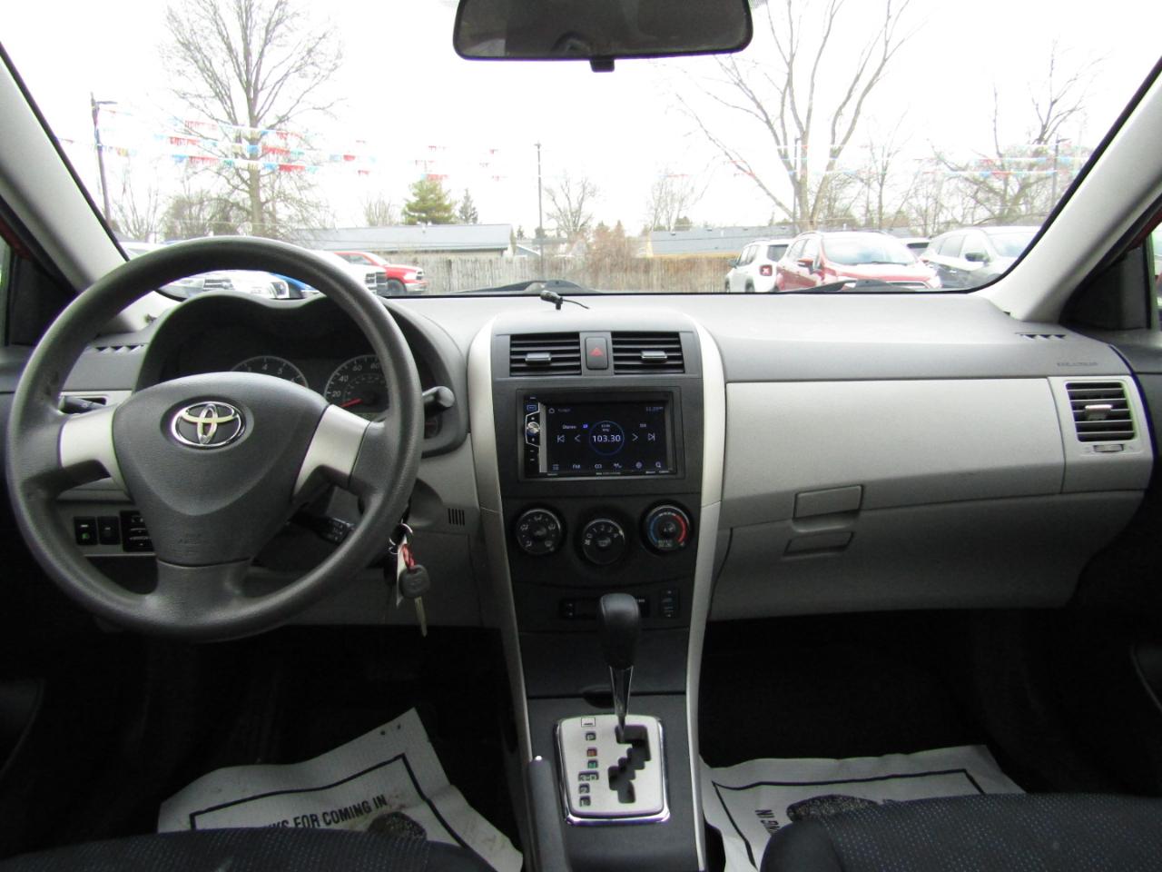 Toyota Corolla Base 5-Speed MT 2010