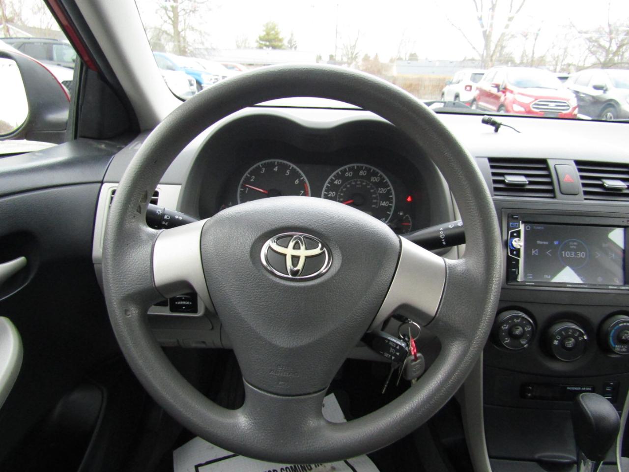 Toyota Corolla Base 5-Speed MT 2010