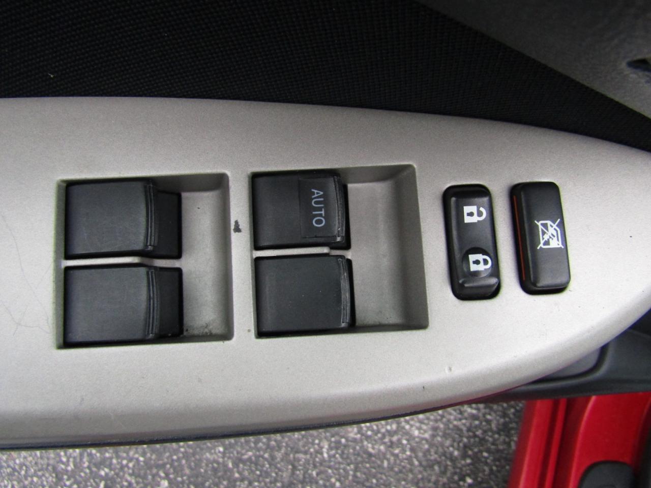 Toyota Corolla Base 5-Speed MT 2010