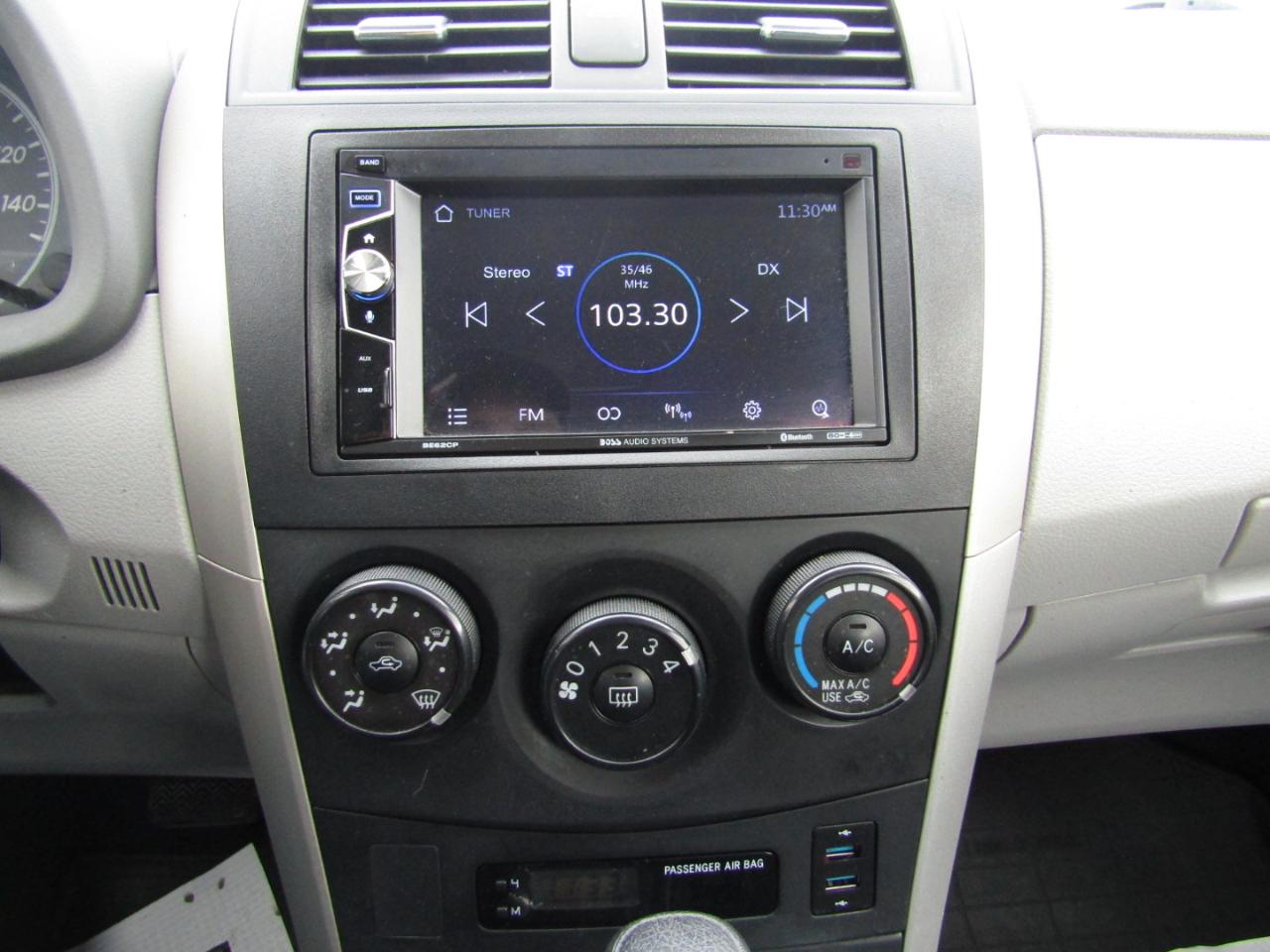 Toyota Corolla Base 5-Speed MT 2010