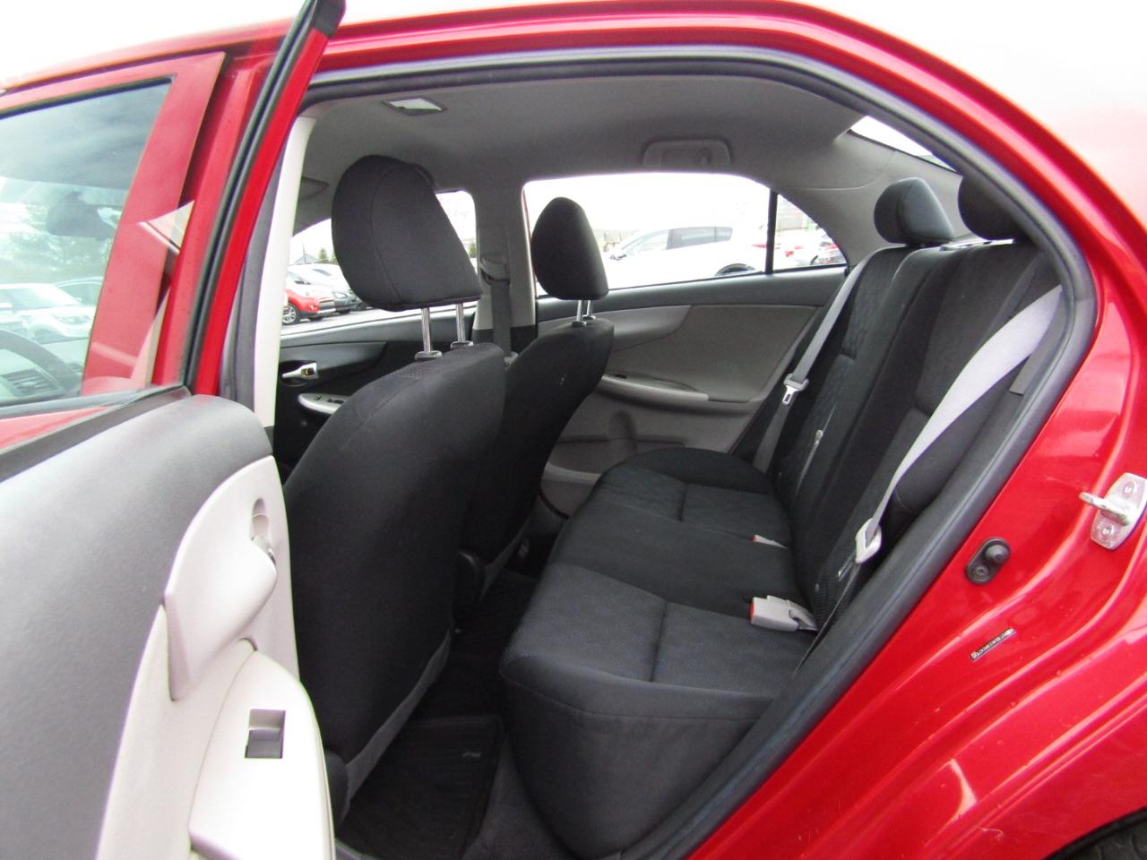 Toyota Corolla Base 5-Speed MT 2010