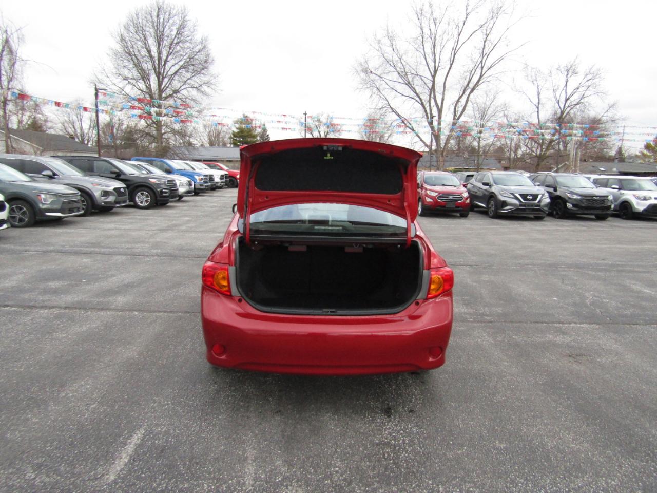 Toyota Corolla Base 5-Speed MT 2010