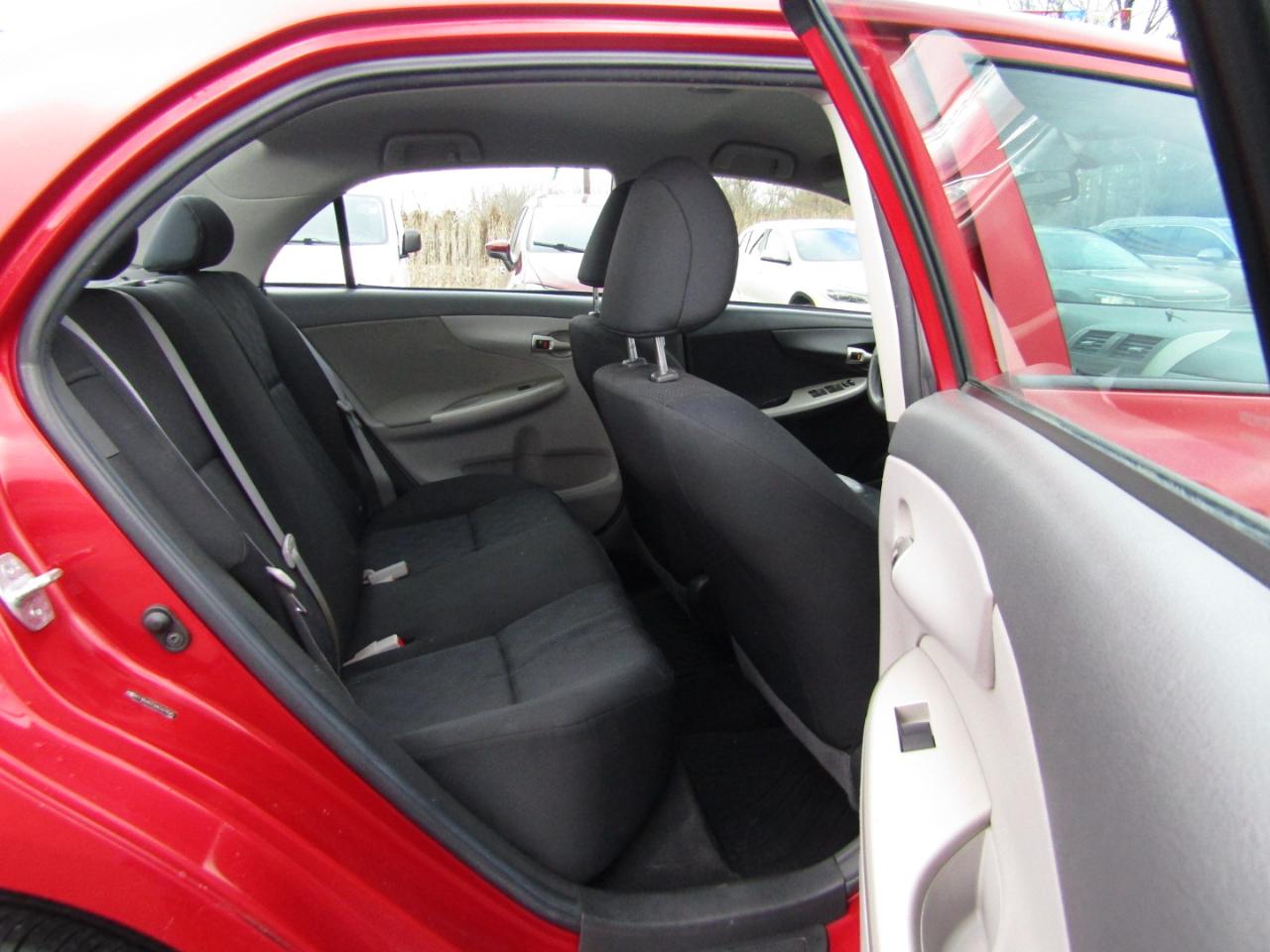 Toyota Corolla Base 5-Speed MT 2010