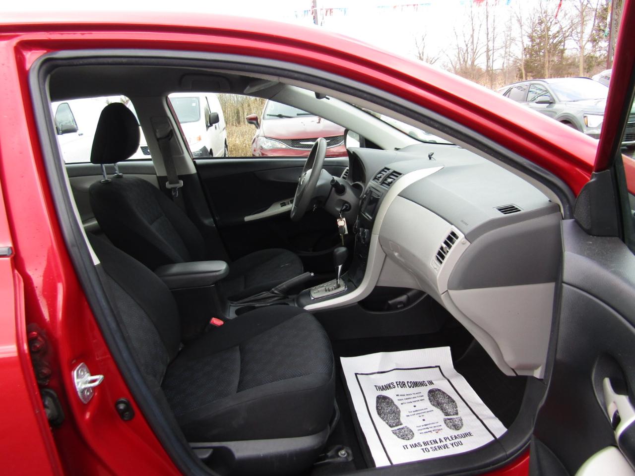 Toyota Corolla Base 5-Speed MT 2010