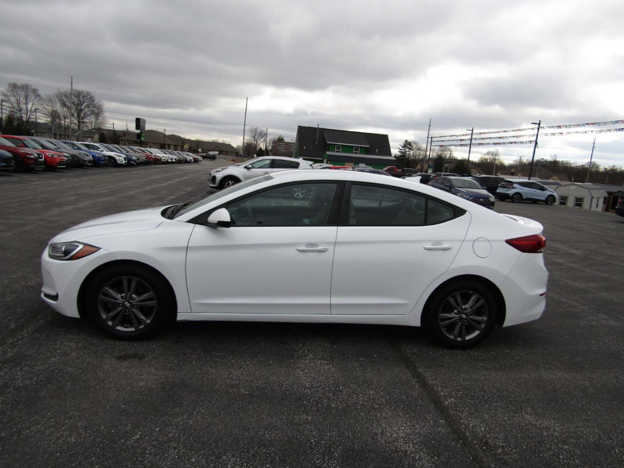 Hyundai Elantra Value Edition 6A 2017