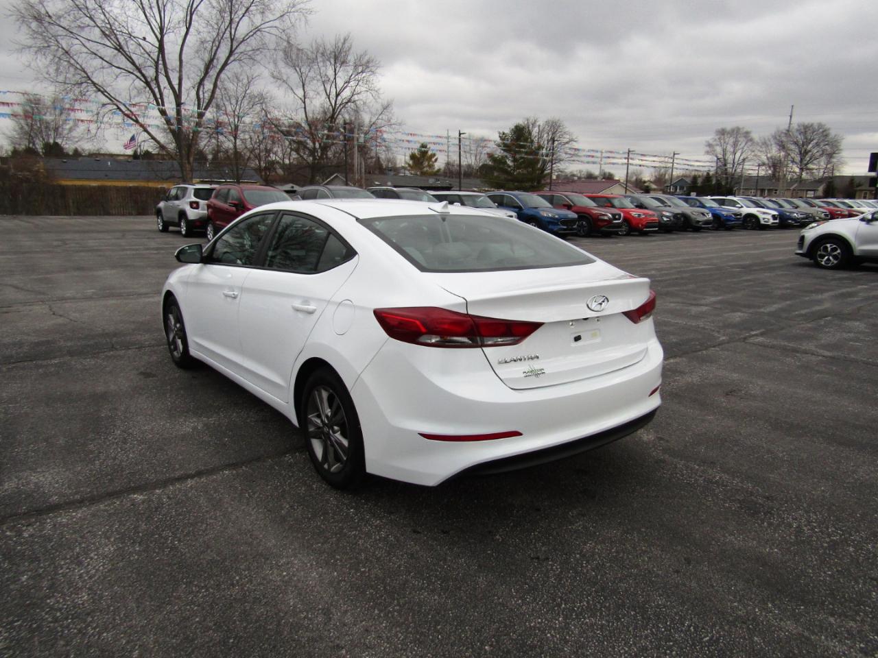Hyundai Elantra Value Edition 6A 2017