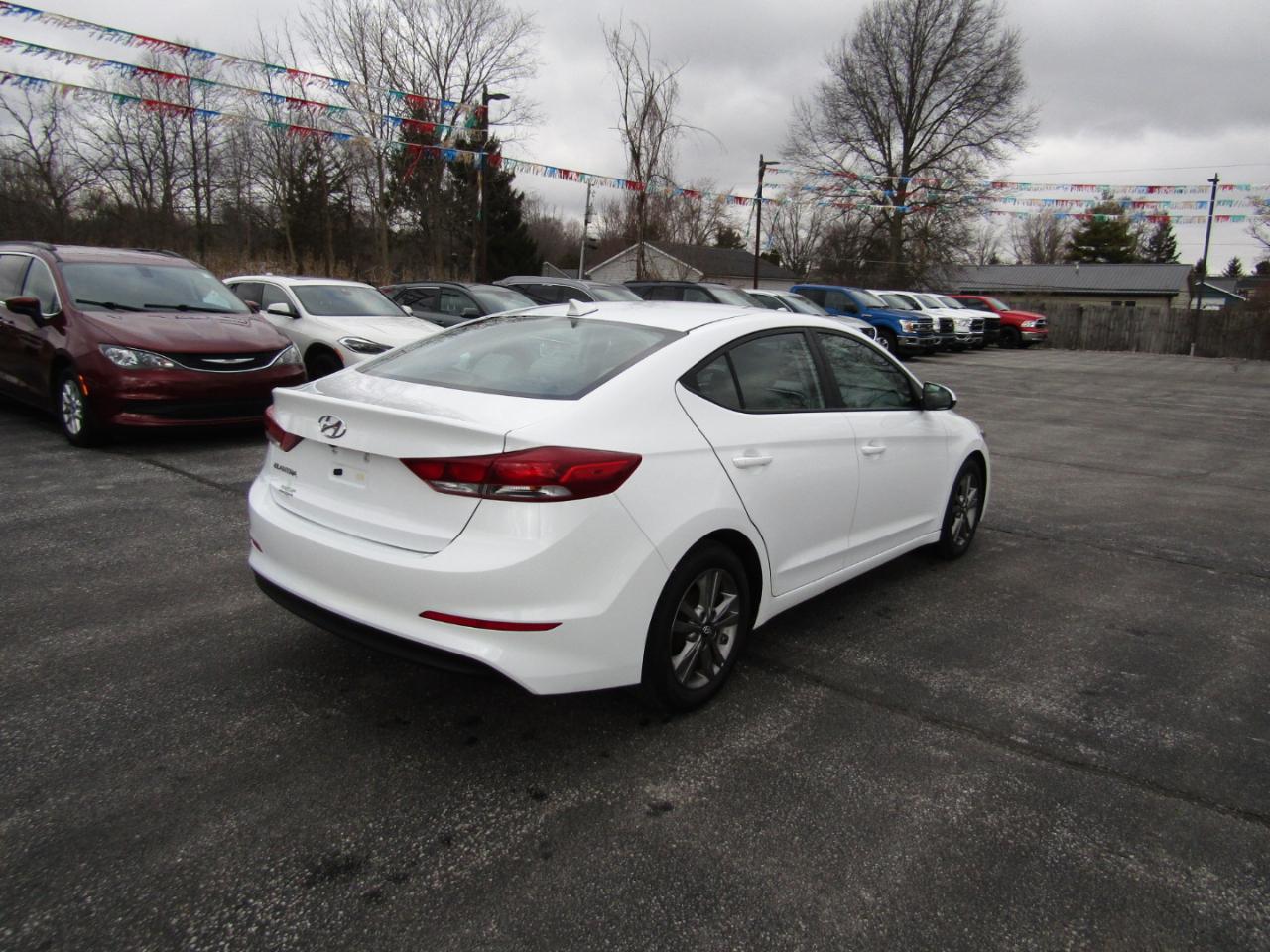 Hyundai Elantra Value Edition 6A 2017