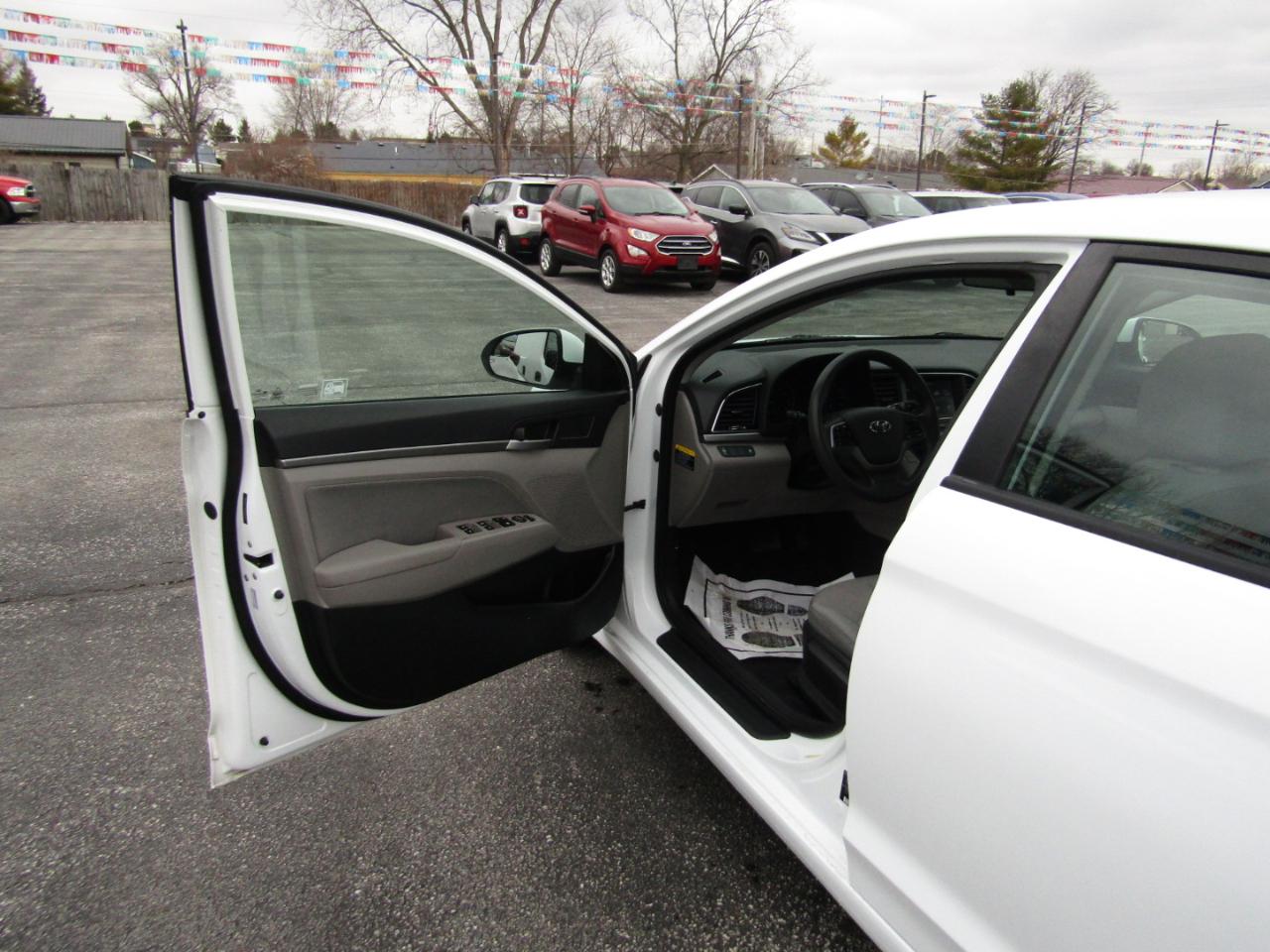 Hyundai Elantra Value Edition 6A 2017