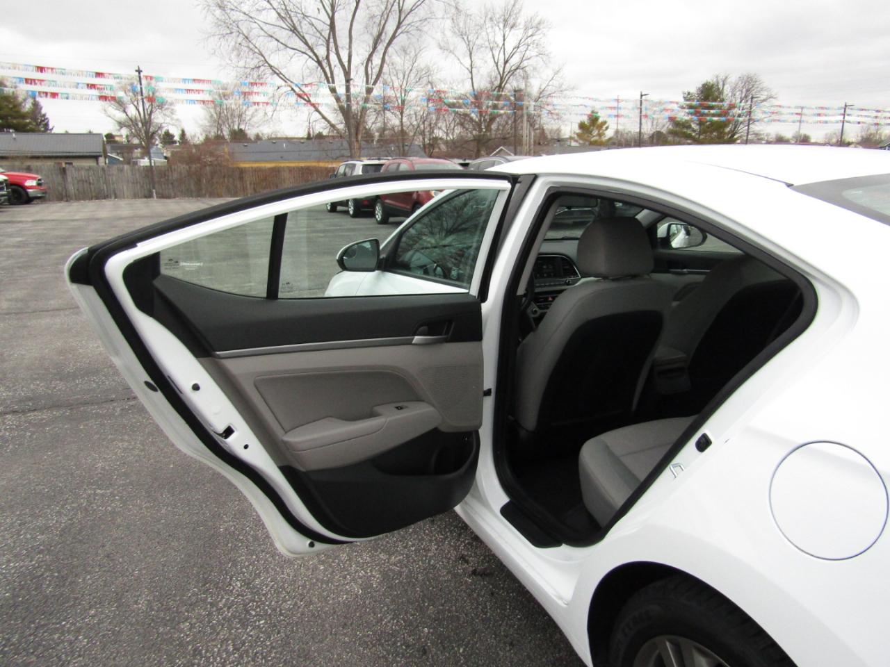 Hyundai Elantra Value Edition 6A 2017