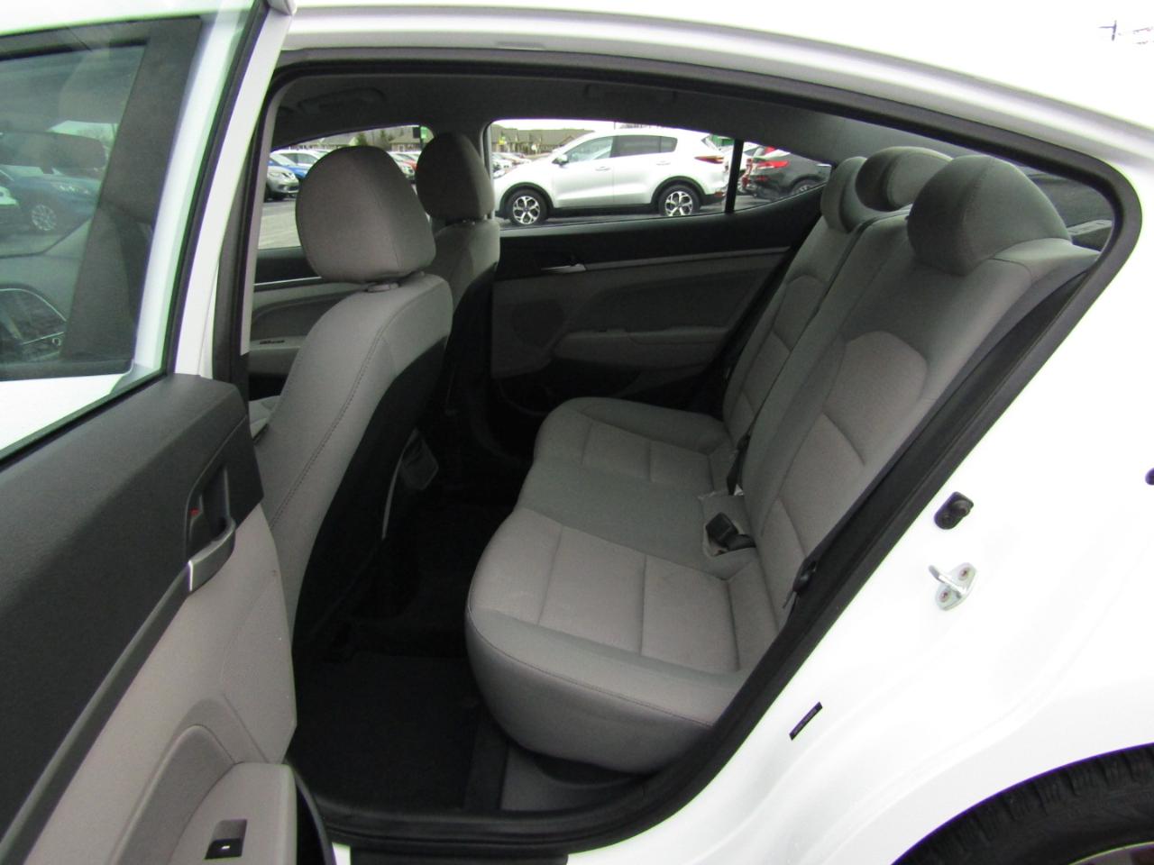 Hyundai Elantra Value Edition 6A 2017