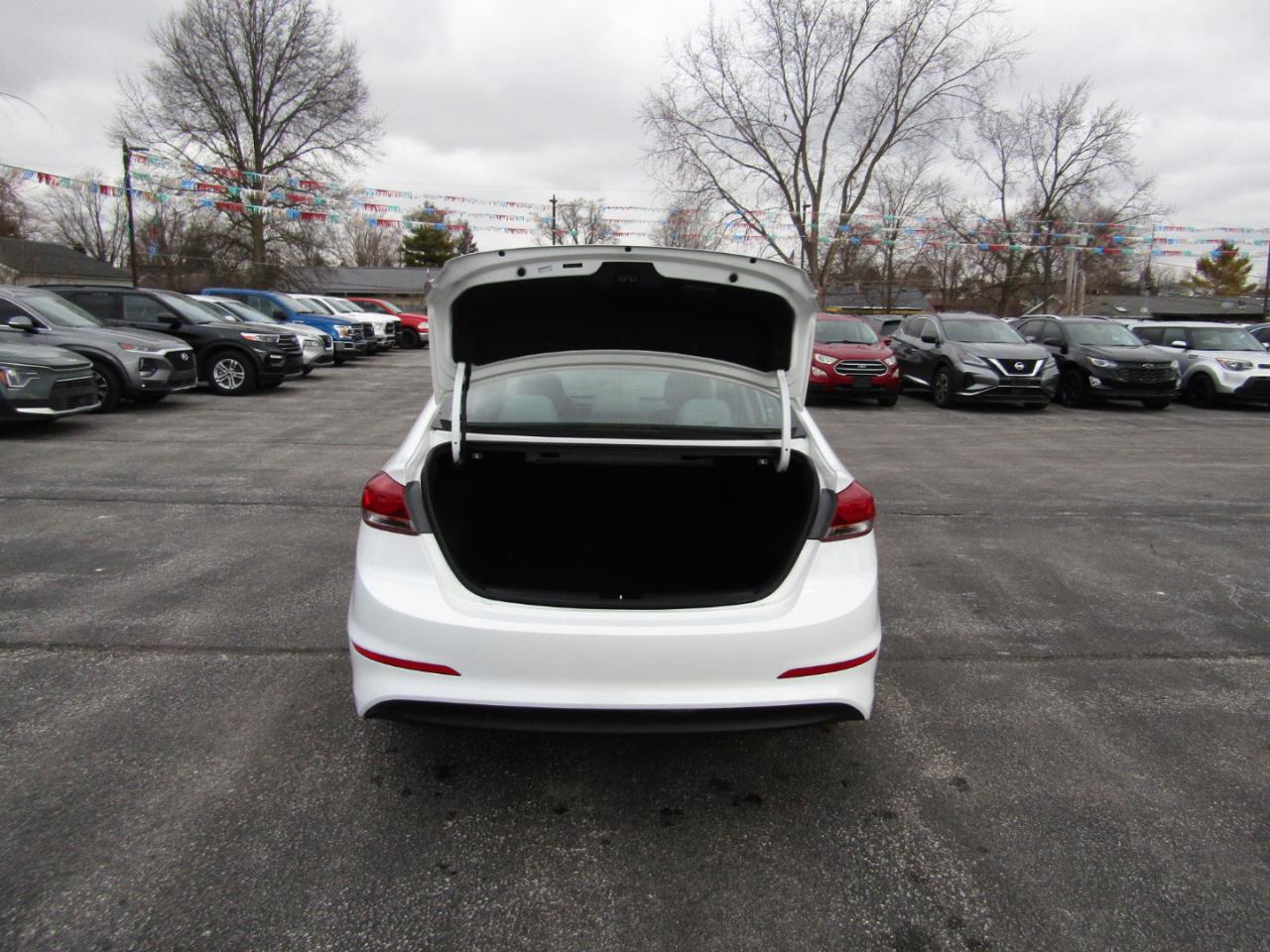 Hyundai Elantra Value Edition 6A 2017