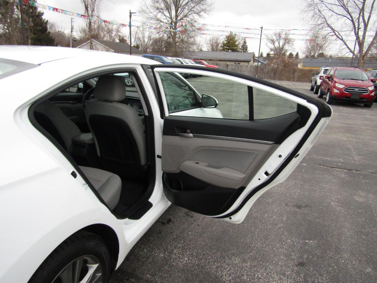 Hyundai Elantra Value Edition 6A 2017