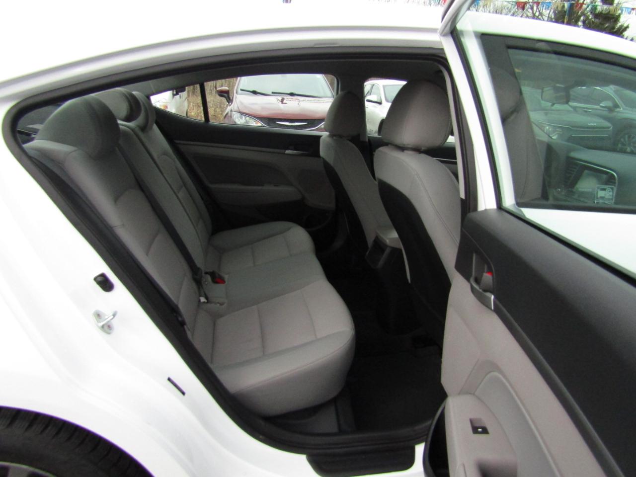 Hyundai Elantra Value Edition 6A 2017