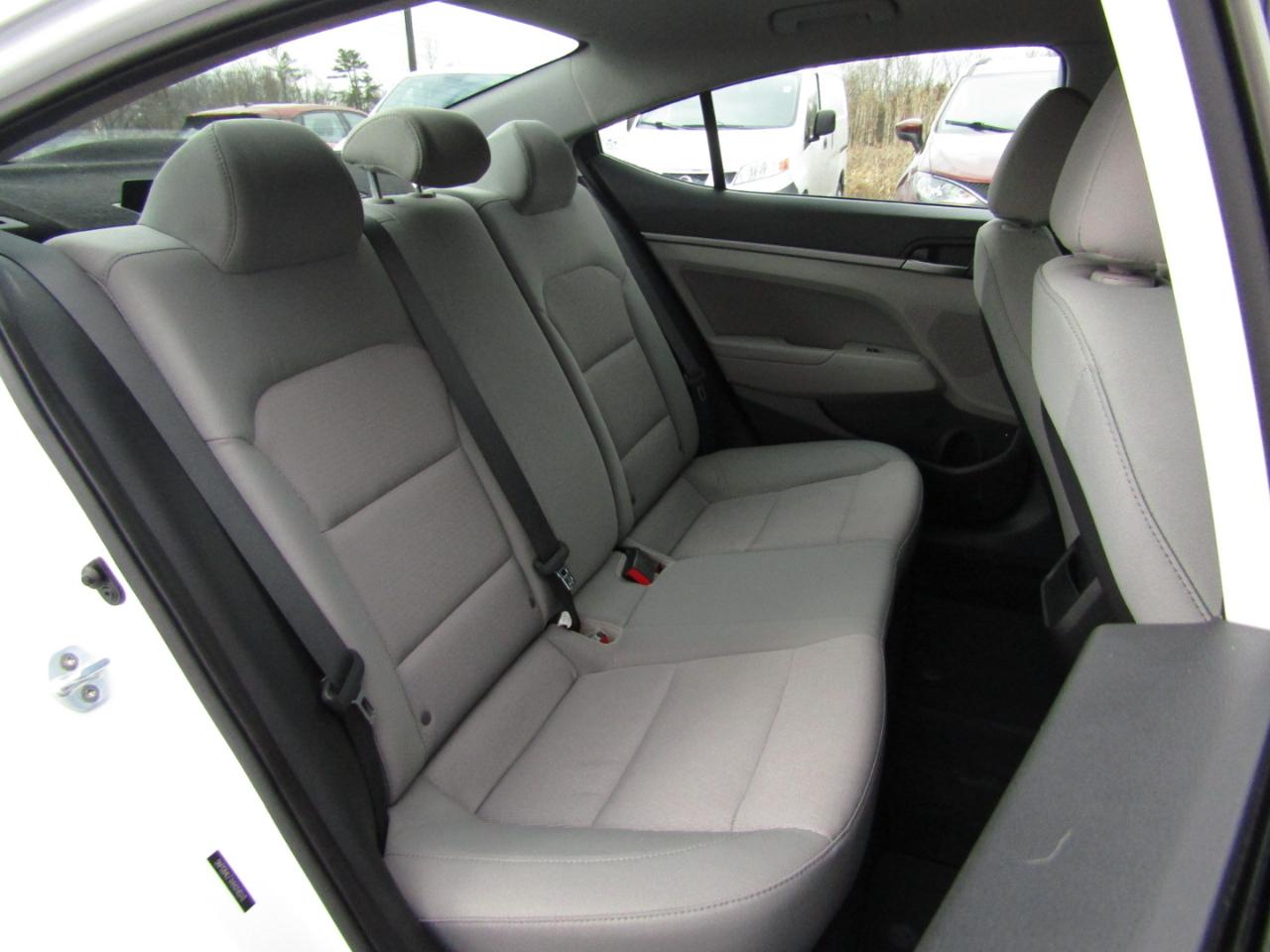 Hyundai Elantra Value Edition 6A 2017