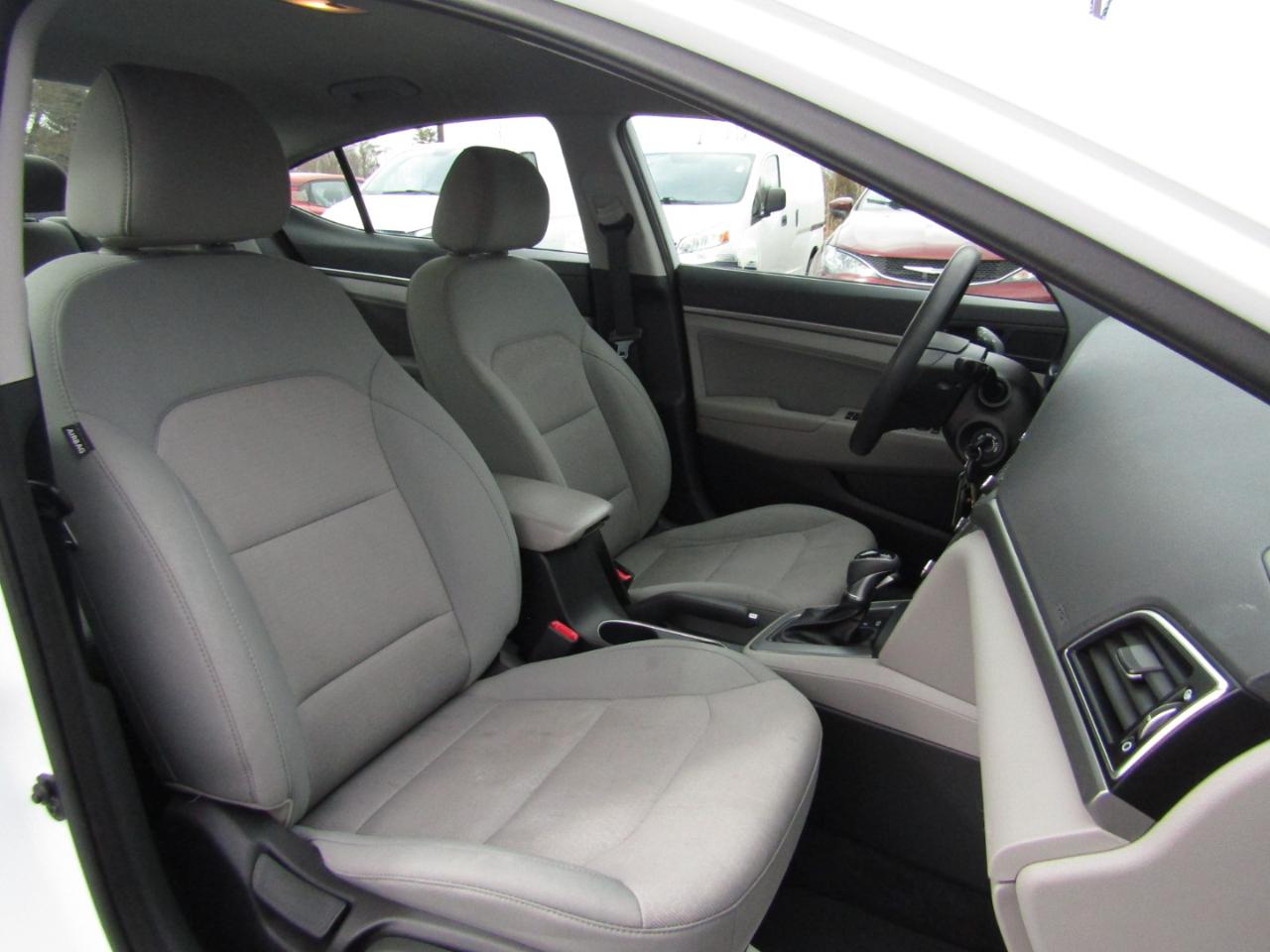 Hyundai Elantra Value Edition 6A 2017