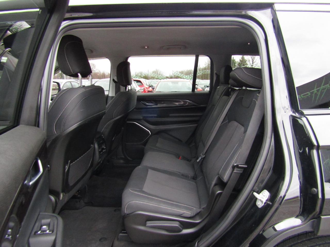 Jeep Grand Cherokee L Laredo 4WD 2022