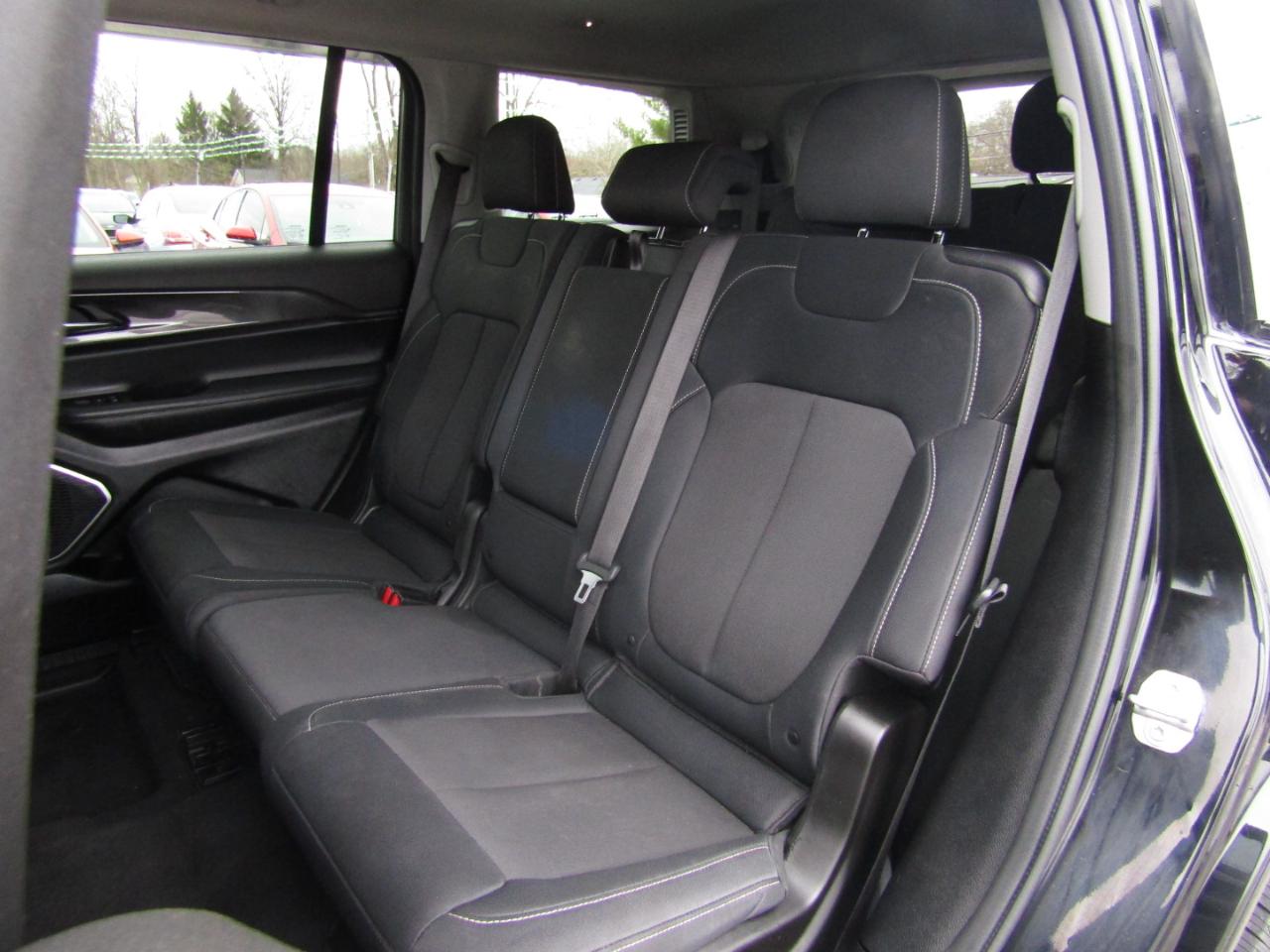 Jeep Grand Cherokee L Laredo 4WD 2022