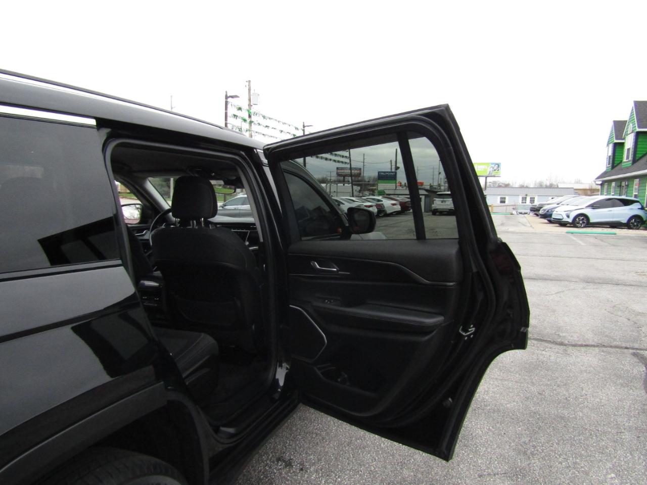 Jeep Grand Cherokee L Laredo 4WD 2022