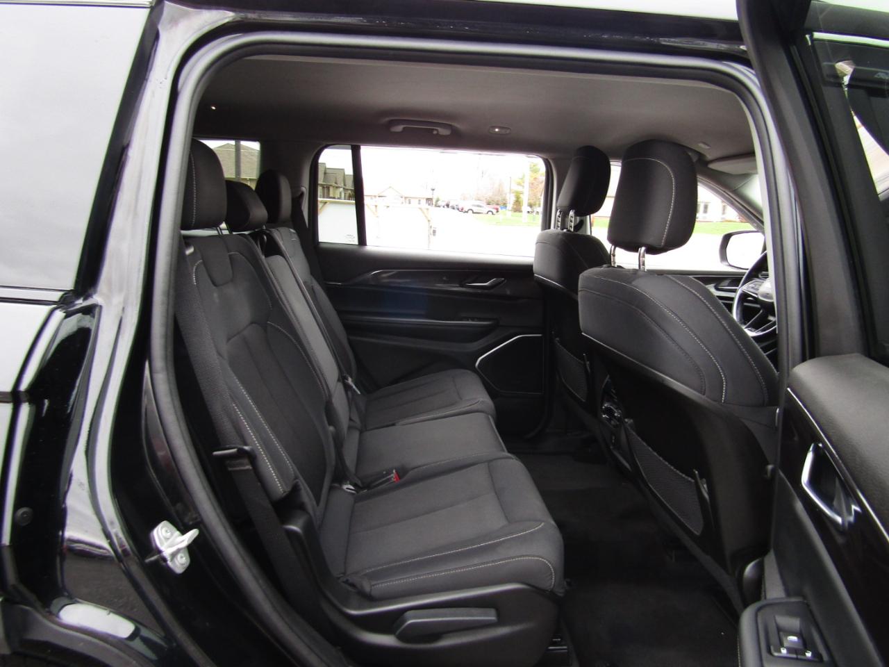 Jeep Grand Cherokee L Laredo 4WD 2022