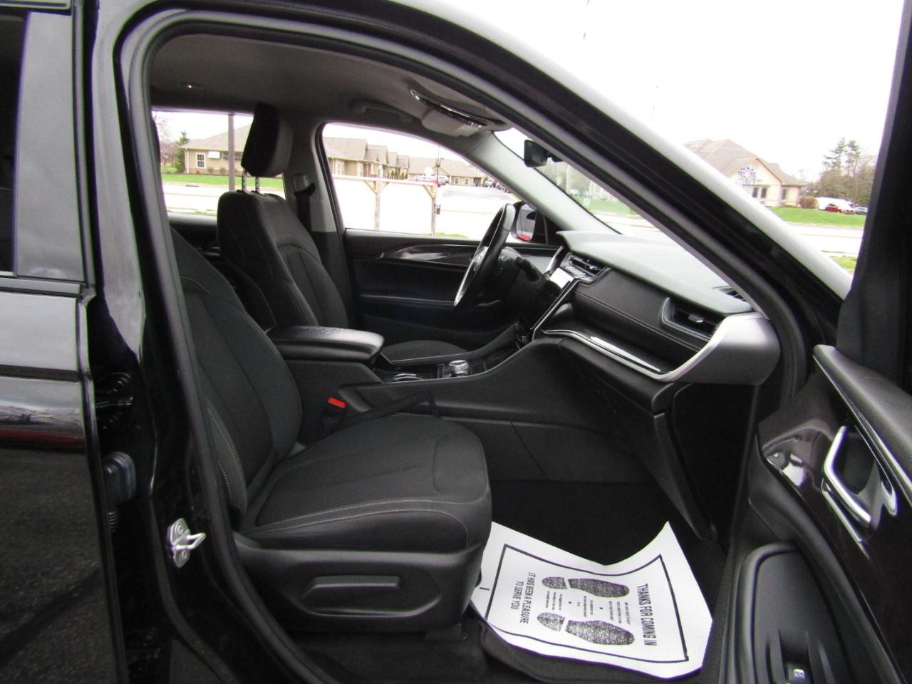 Jeep Grand Cherokee L Laredo 4WD 2022