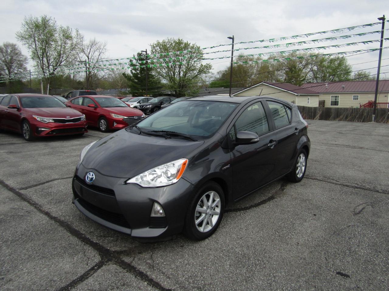 Toyota Prius c Three 2013