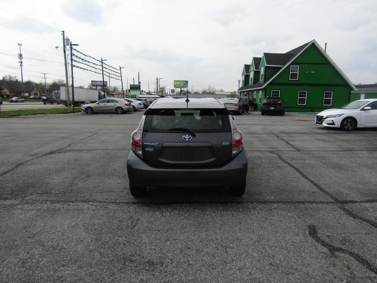 Toyota Prius c Three 2013