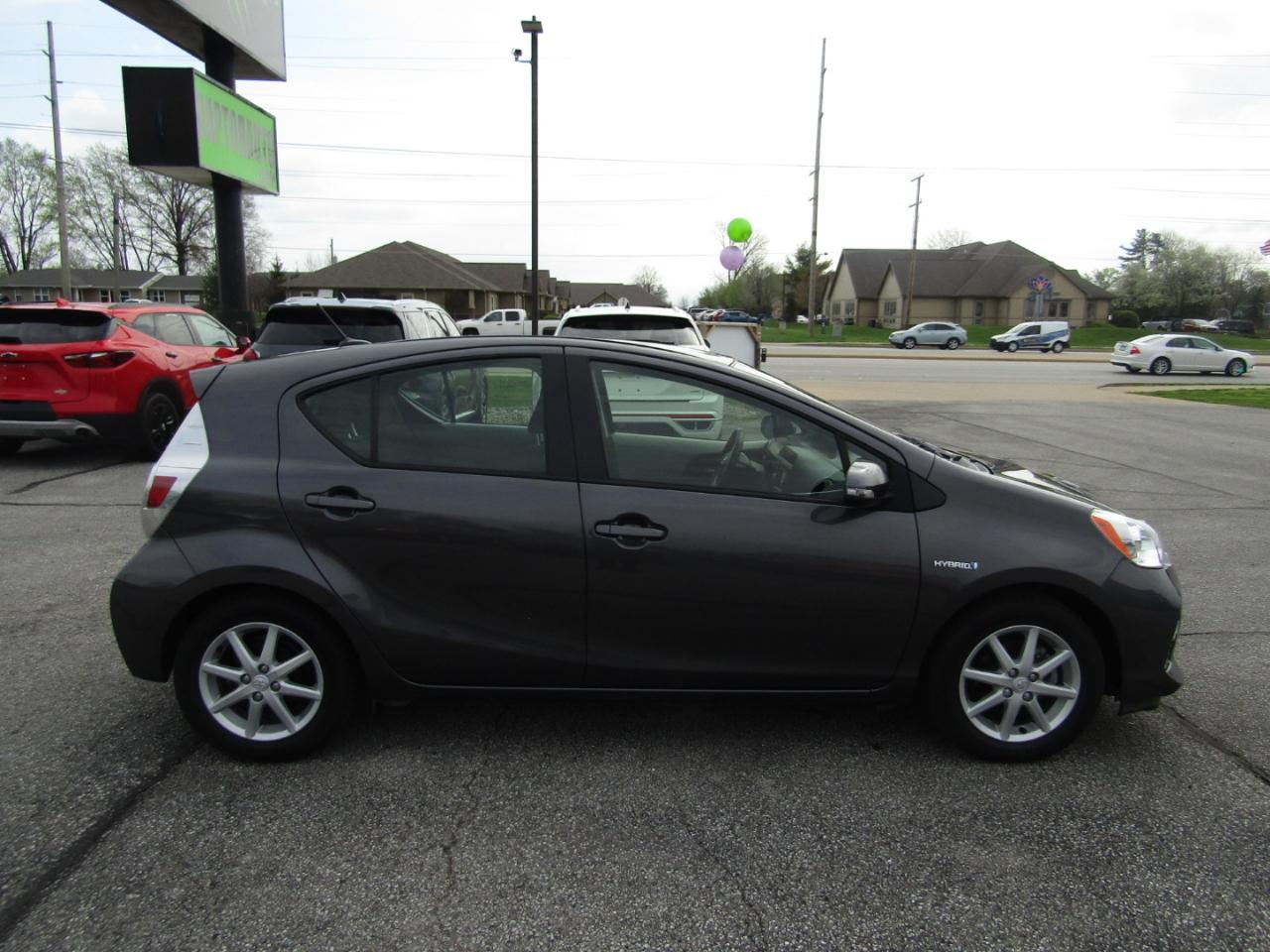 Toyota Prius c Three 2013