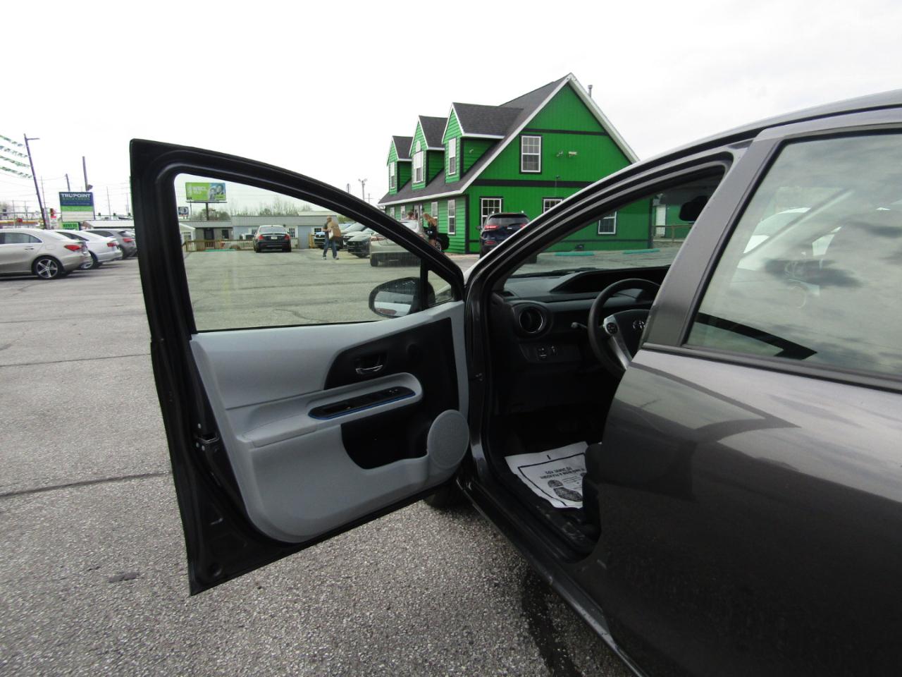 Toyota Prius c Three 2013
