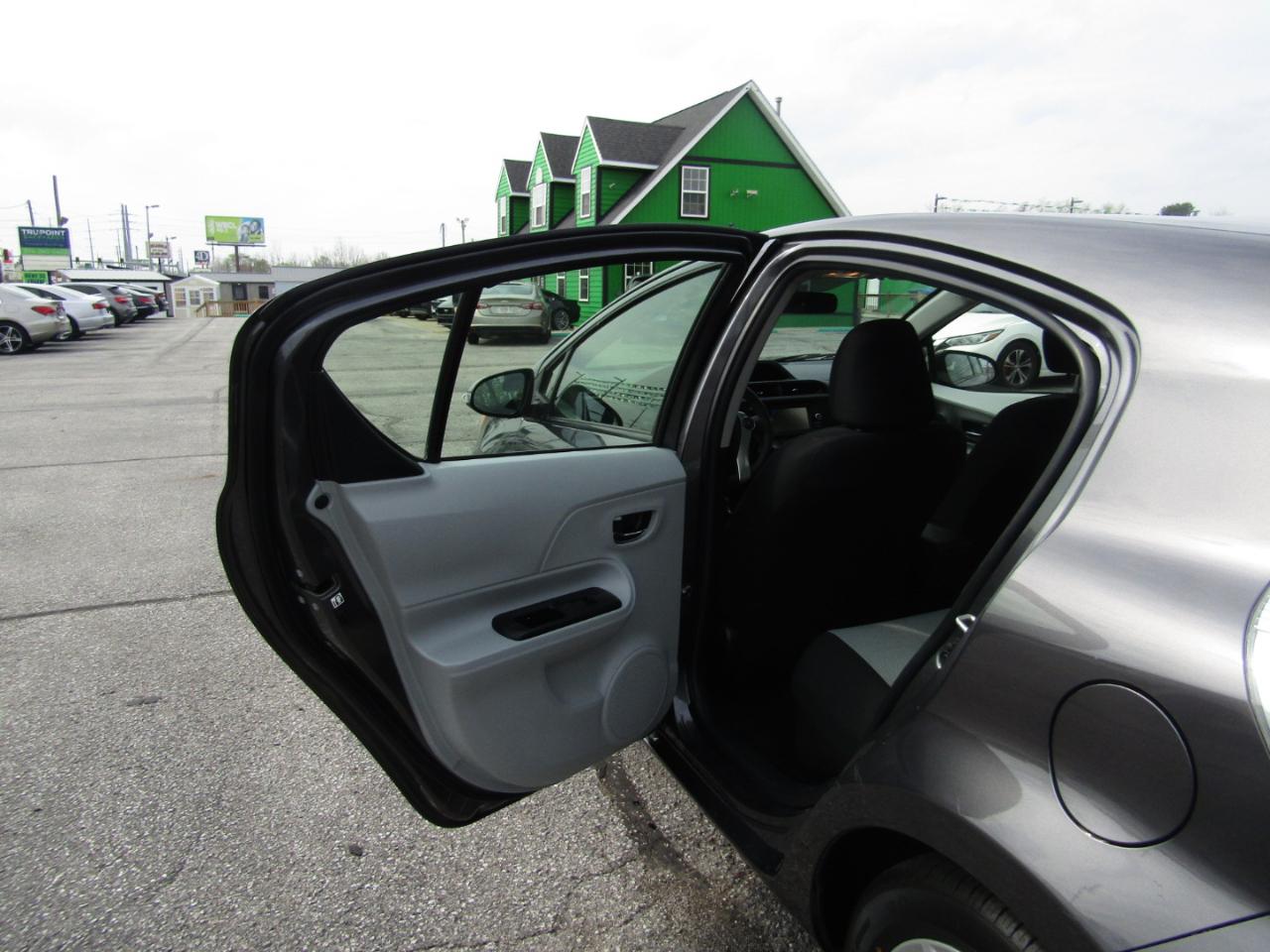 Toyota Prius c Three 2013
