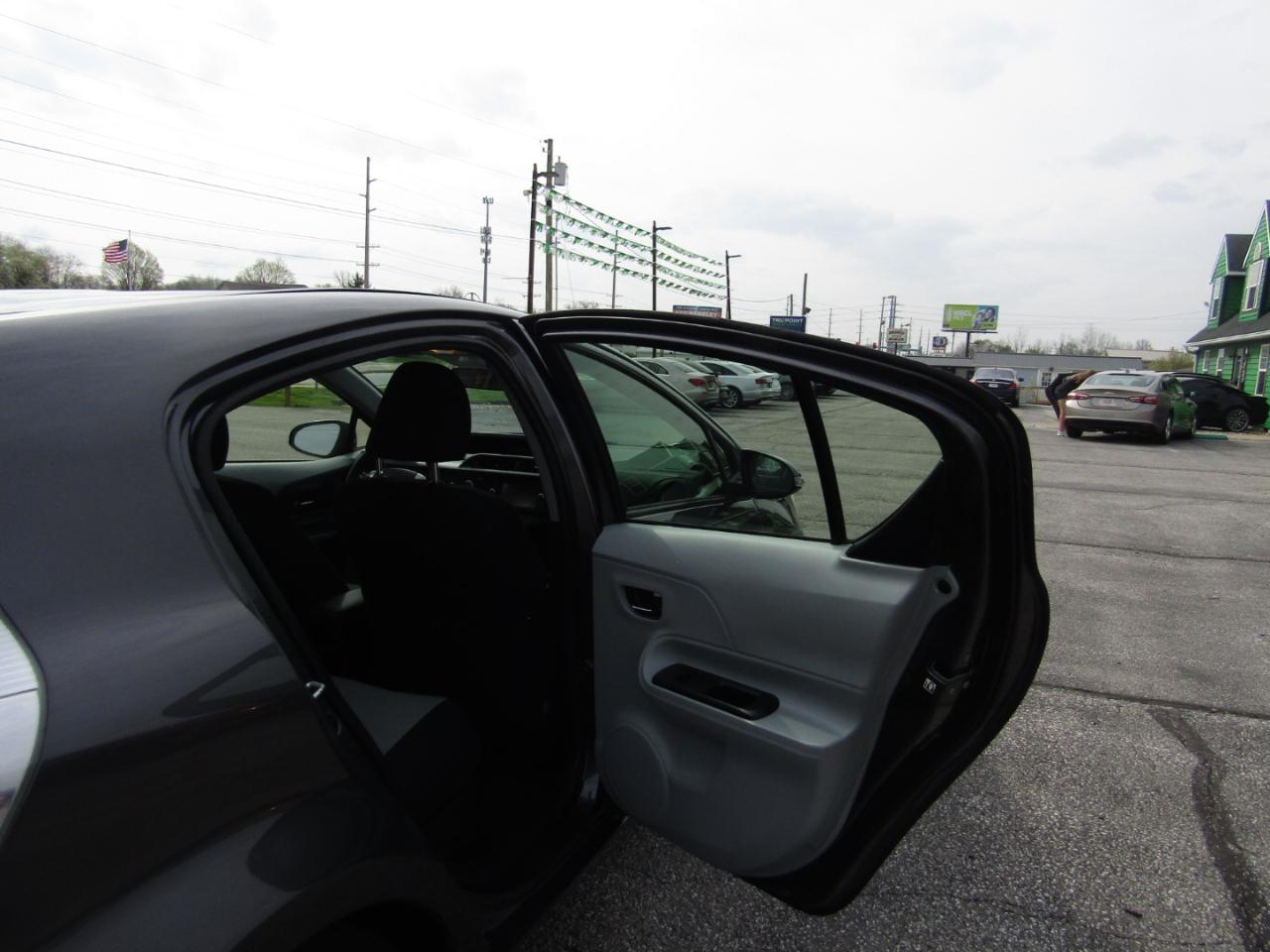 Toyota Prius c Three 2013