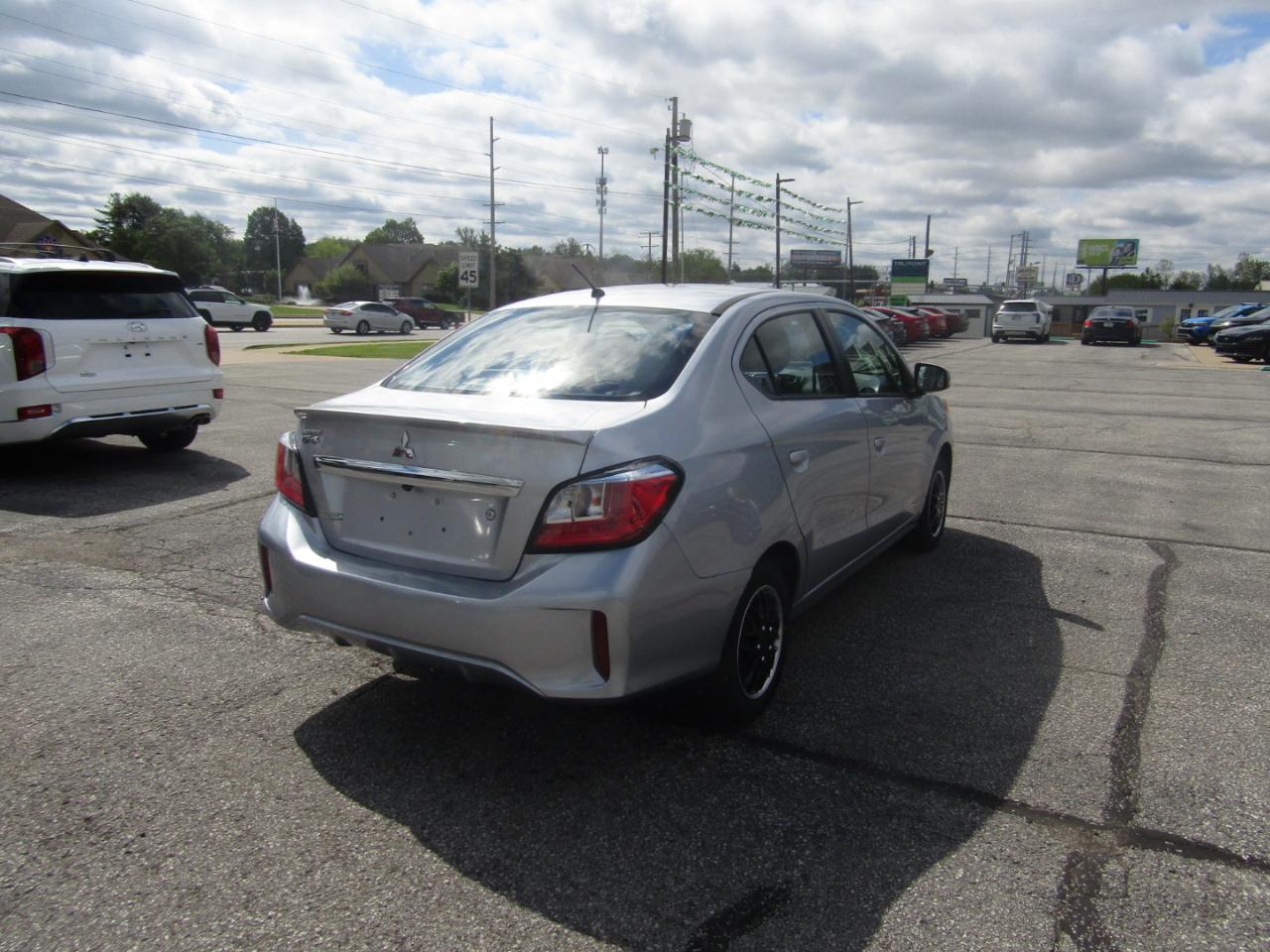 Mitsubishi Mirage G4 ES 2022