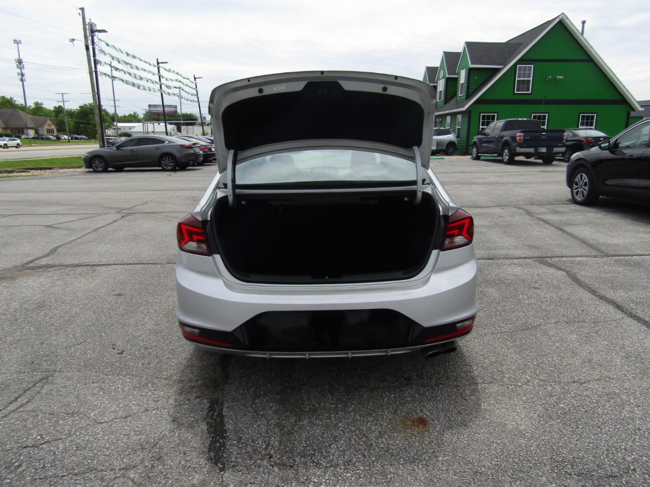 Hyundai Elantra  2019