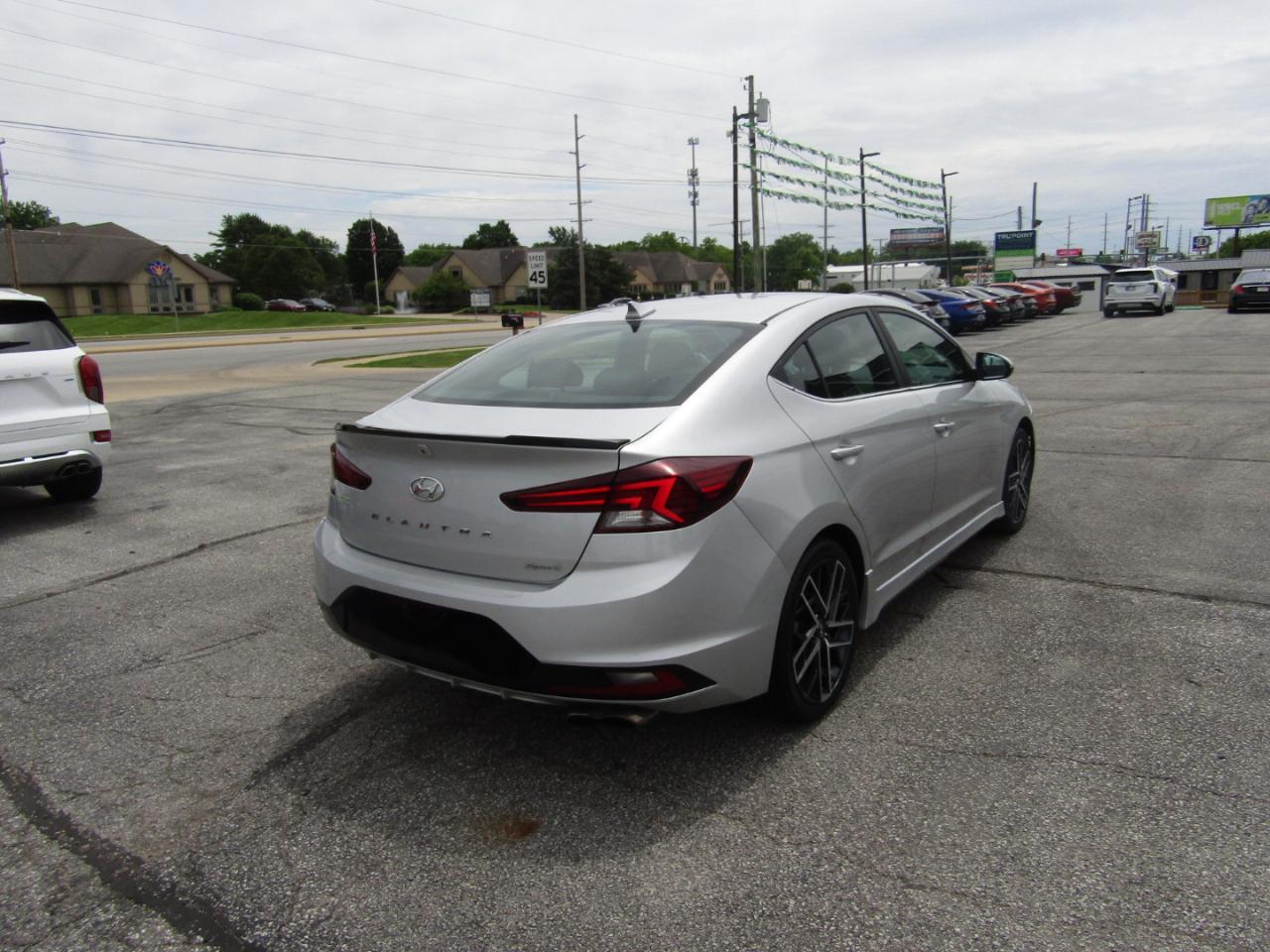 Hyundai Elantra  2019