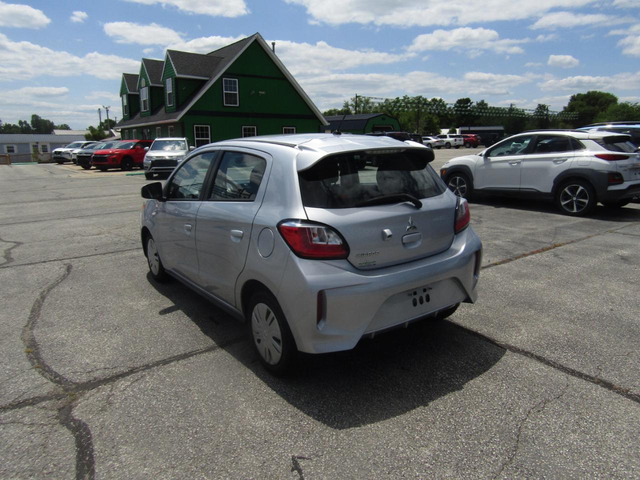 Mitsubishi Mirage ES 2022