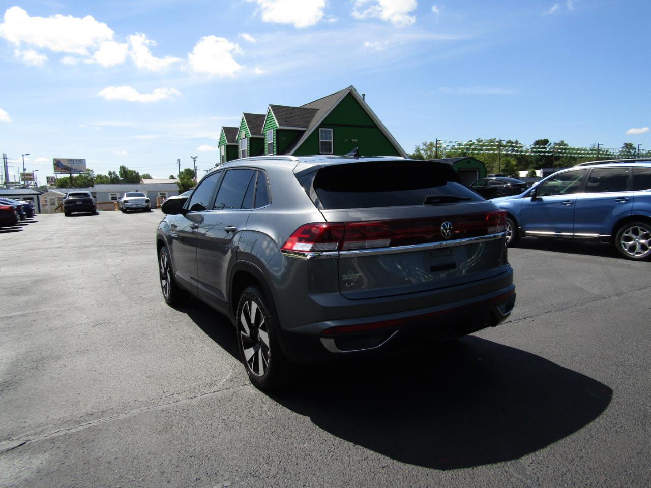 Volkswagen Atlas Cross Sport SE w/Technology AWD 2024