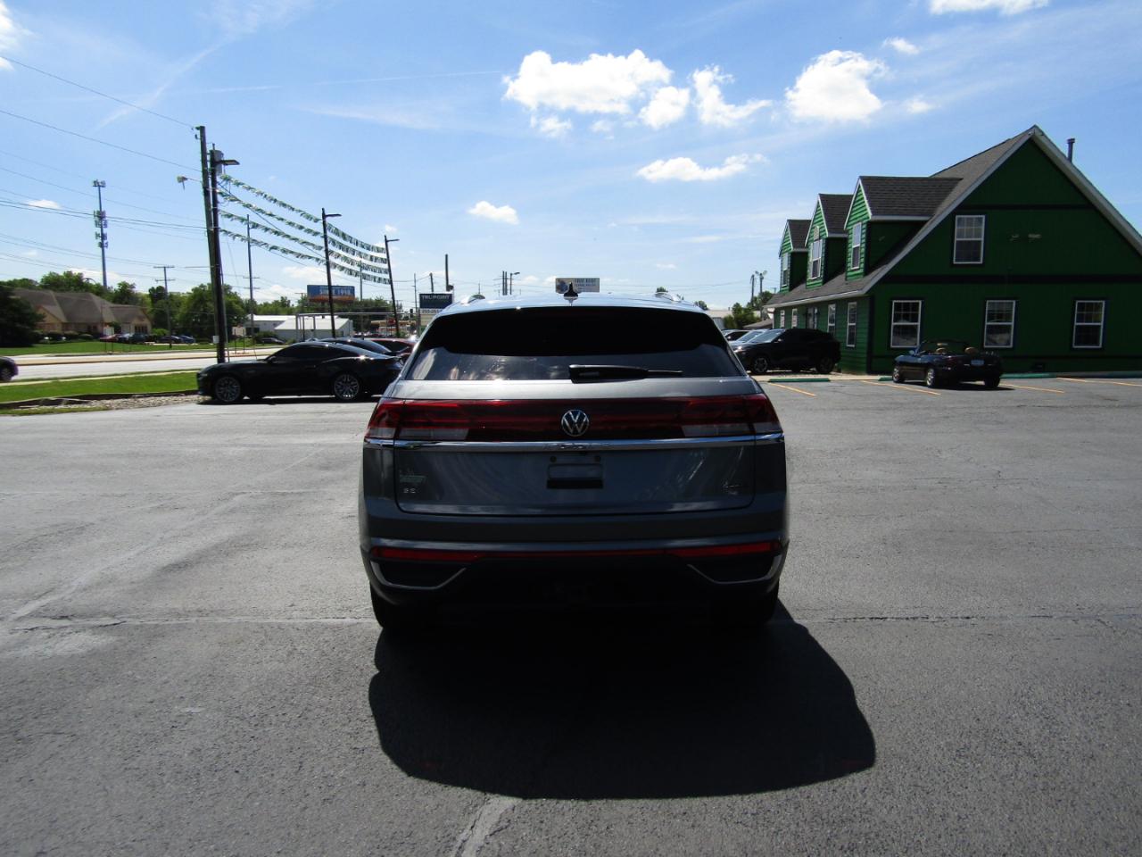Volkswagen Atlas Cross Sport SE w/Technology AWD 2024